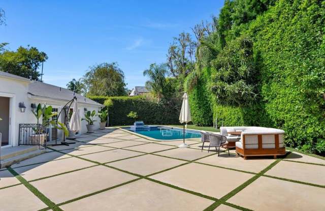 Photo of 9887 Carmelita Ave