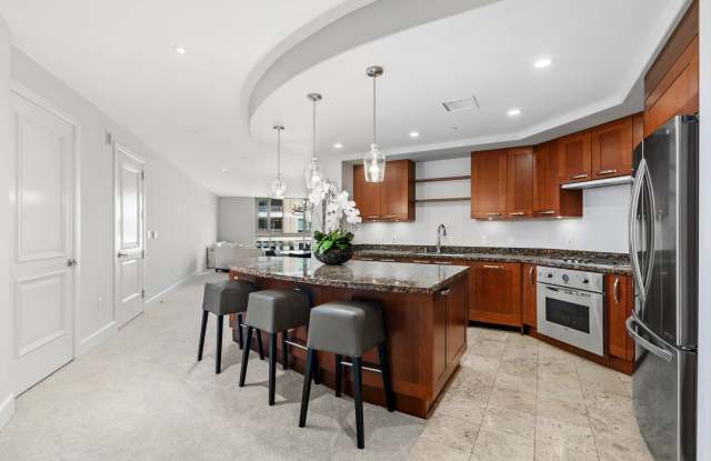 Spacious Irvine Financial District Condo with Full Service Amenities