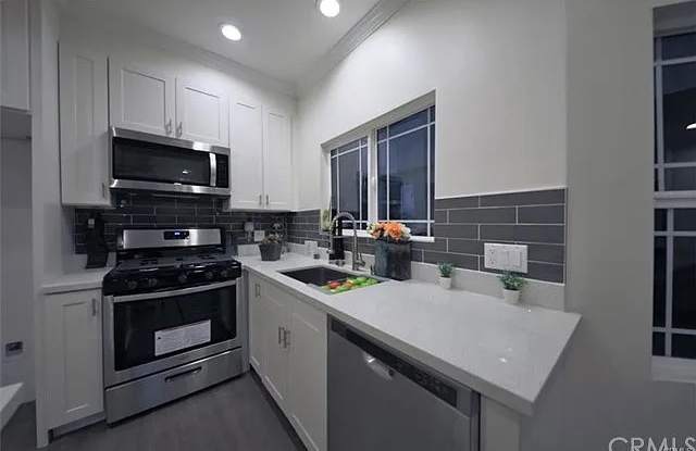 2926 S Normandie Avenue - Co-Living