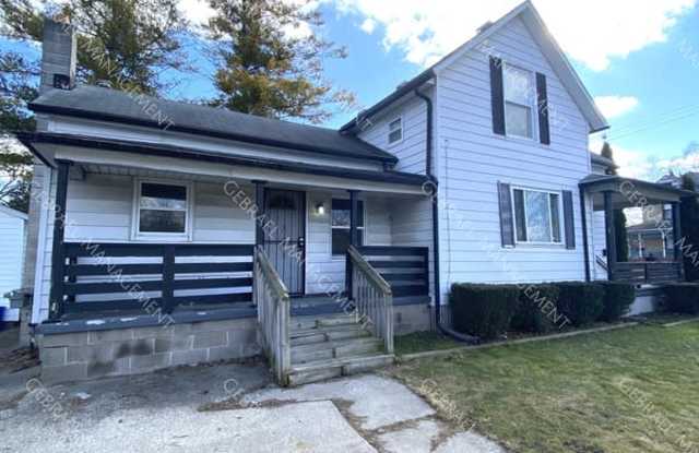 1220 Mackinaw St.