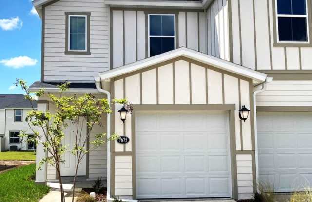 3 BR 2.5 BA TOWNHOME LIVING: Meadows At Oak Leaf ** Reduced Rental Rate For 18-Month Lease!! **