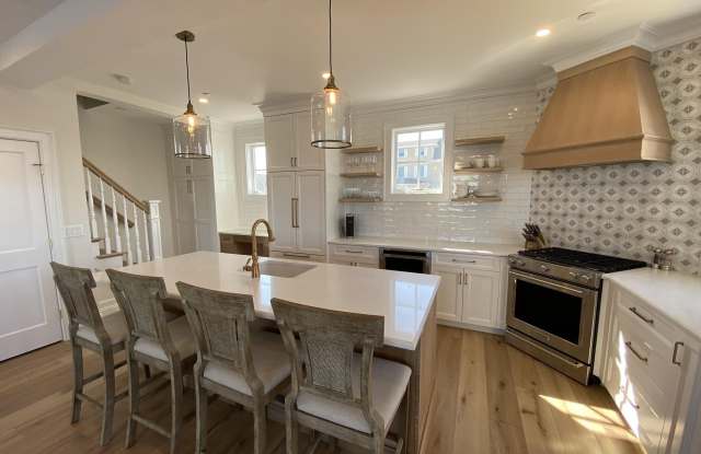 Photo of 410 Lake Avenue