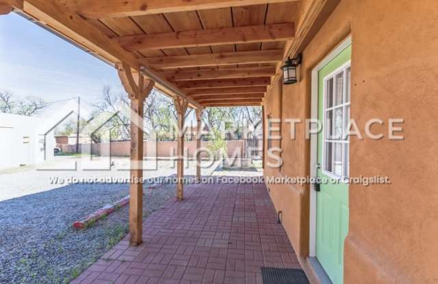 913 1/2 Old Pecos Trl