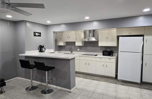 800 E Tulipan Street