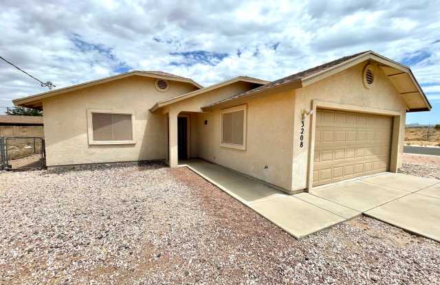 Nice 2 Bedroom 1 Bath Home! *HOME IS CURRENTLY OCCUPIED, PLEASE DO NOT DISTURB THE TENANTS*