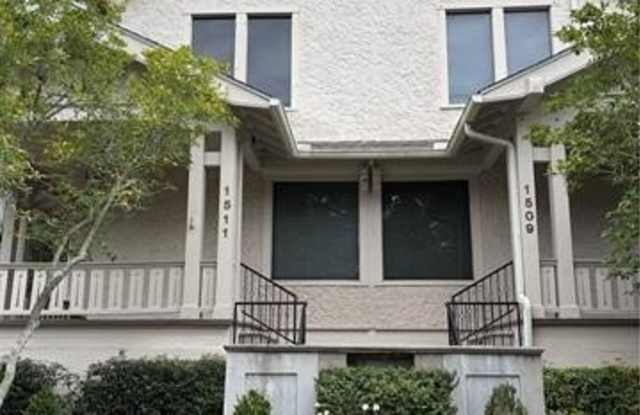 1509 ROBERT Street