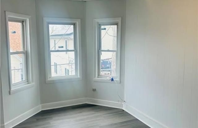 17 What Cheer Avenue unit: 2