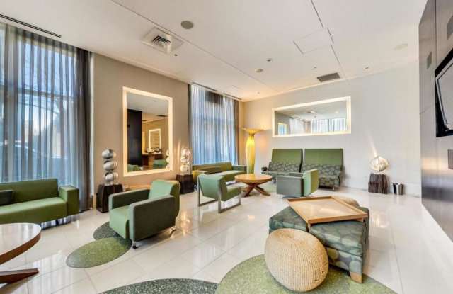 Photo of 123 S Green St South Green St.