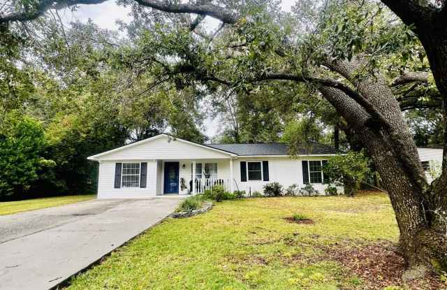 Photo of 1532 W Robinhood Drive