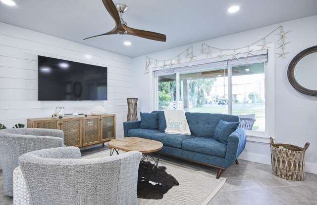 115 Beach Ln