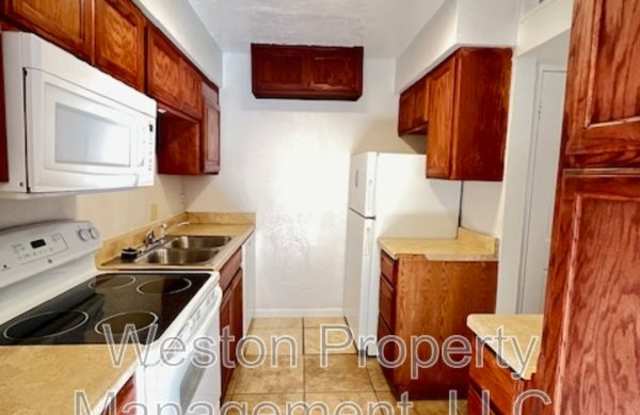 6056 Northwest Expressway - 1