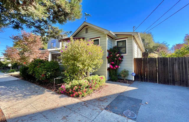 Two Bedroom Downtown Napa Gem