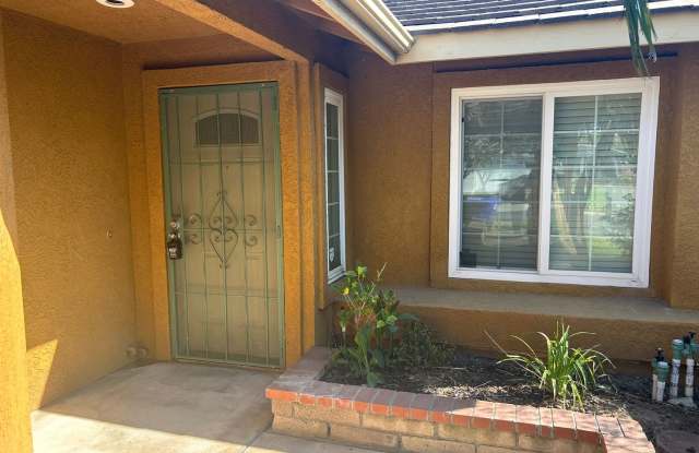 Photo of 13474 COLUMBUS CT FONTANA 92336 (2 BED / 2 BATH)