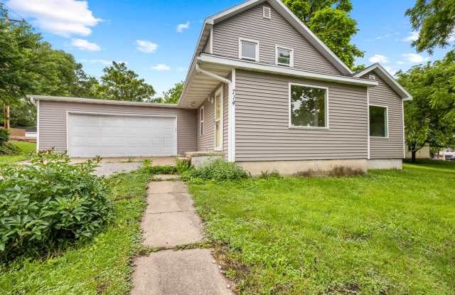 3 Bedroom 2 Bathroom 2 Stall Garage Boone IA
