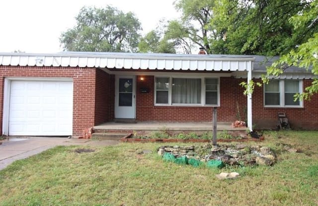 5810 E Oakwood Dr - 5810 East Oakwood Drive, Wichita, KS 67208