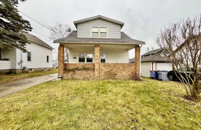 1367 Houseman Ave NE - 1367 Houseman Avenue Northeast, Grand Rapids, MI 49505