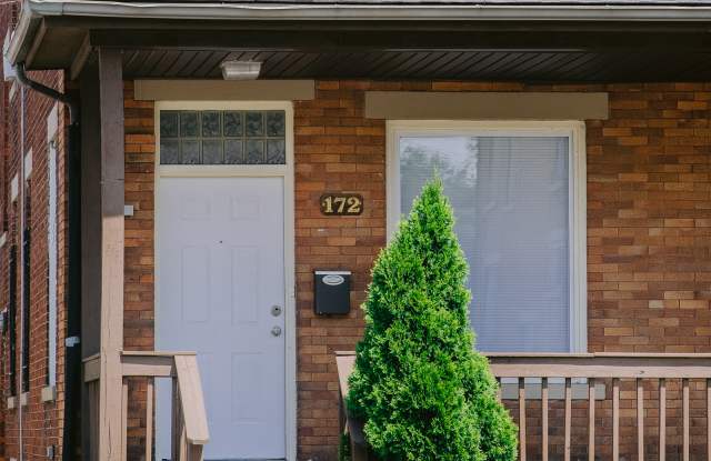 Photo of 172 E 11th Avenue