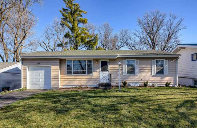 4 Bedroom Westside Ranch!! - 7704 Lafayette Avenue, Omaha, NE 68114