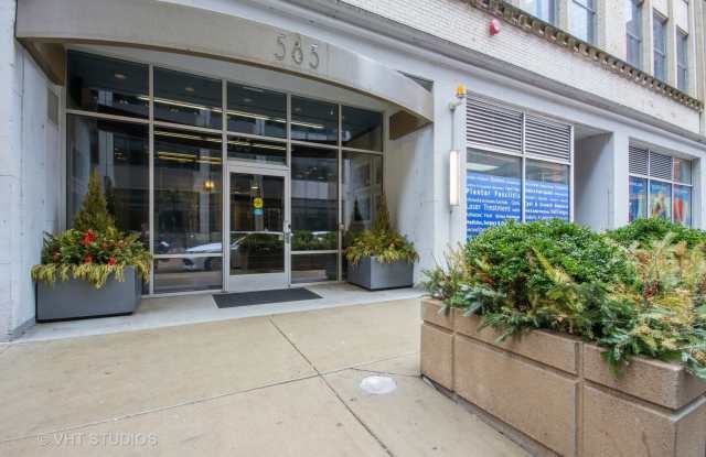 565 W Quincy Street unit: 1714