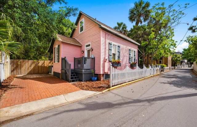 Downtown St. Augustine 2BD/2BA Historic Home