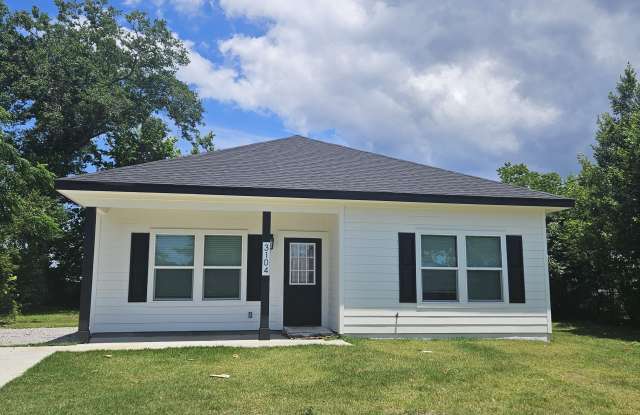 3104 W 20th Court
