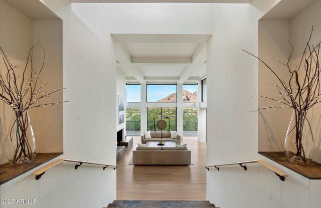 6901 N HIGHLANDS Drive