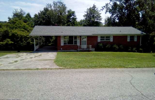 Photo of Knoxville 37918 - Beautiful 3 bedroom, 1.5 bath, brick rancher - Call Sharon Arnwine (865) 313-7215