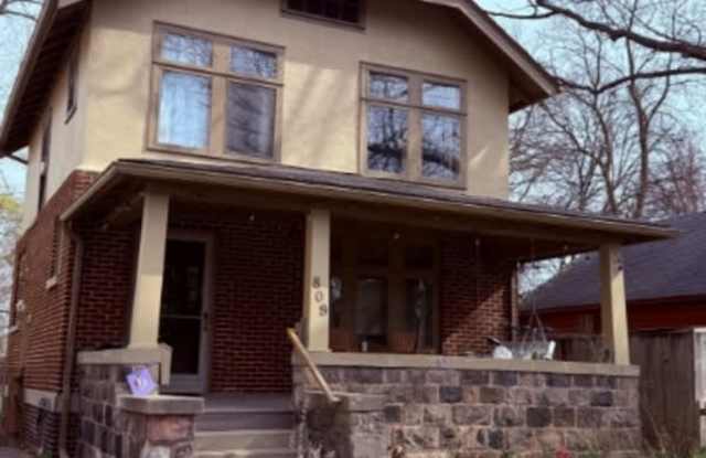 809 Sycamore Place