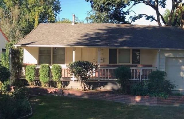 4831 A St - 4831 a Street, Sacramento, CA 95819