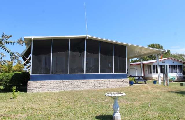 Waterfront Short-Term Rental – Fully Furnished | 3 Bed, 2 Bath | $1800/month