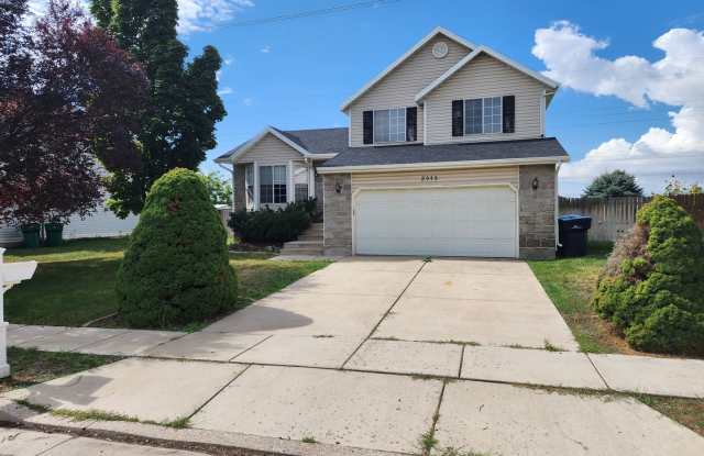 SHORT TERM LEASE! // Beautiful Clearfield home