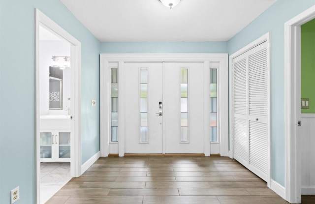 1614 SW Saint Andrews Drive