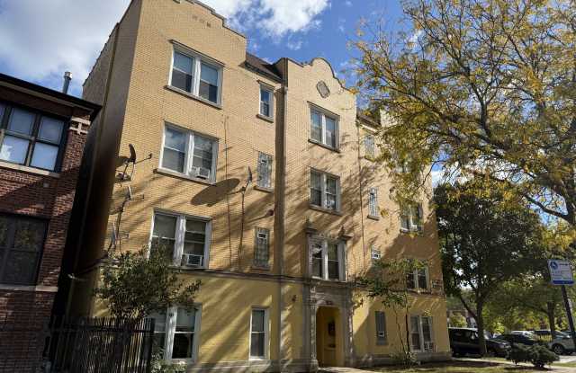 Photo of 4701 N St Louis Ave