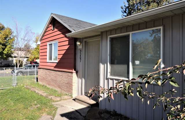 $1,900 – 2 Bed / 2 Bath Home with Fenced Yard, Fireplace, and Garage