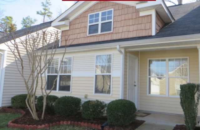 Beautiful 2 bedroom Ranch Townhome in the heart of Lake Wylie!