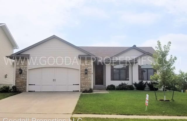 40 NE Gracewood Dr - 40 Gracewood Dr, Waukee, IA 50263