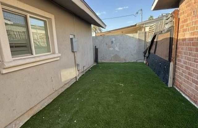 9406 N 5TH Avenue unit: B