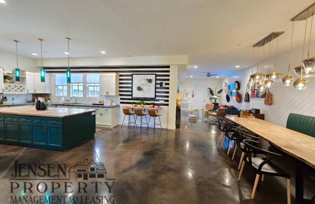 Luxury Furnished 5 Bedroom 6 Bath