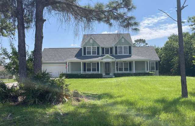 3/2.5 Home in St Cloud located on 1 acre!