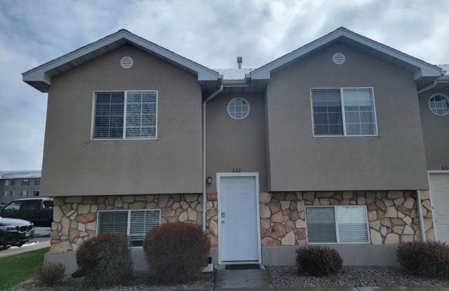 3 bed, 1.5 bath townhome on Vallinda