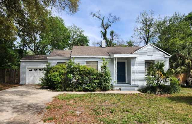 1 Keys Ct Pensacola: MOVE-IN SPECIAL: HALF OFF YOUR FIRST FULL MONTH’S RENT!