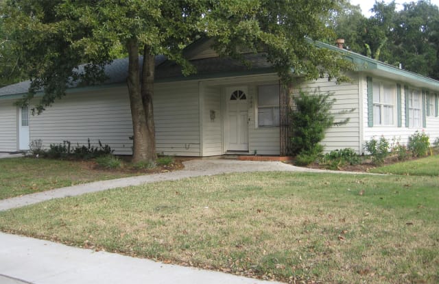 202 Caladium St - 202 Caladium Street, Lake Jackson, TX 77566