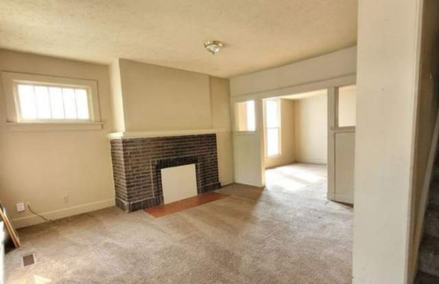 DUPLEX...3 Bed 1.5 Bath