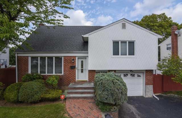 42 Garnet Lane