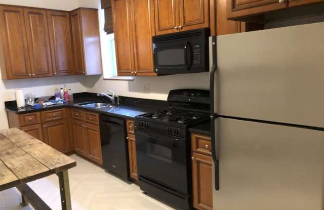 Photo of 1227 N Rockwell