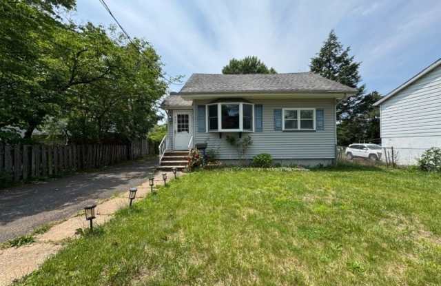 636 Linden Ave