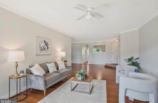 7002 CHANNEL VILLAGE Court unit: 101