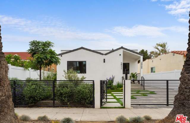 Photo of 2911 S Rimpau Blvd unit: 1