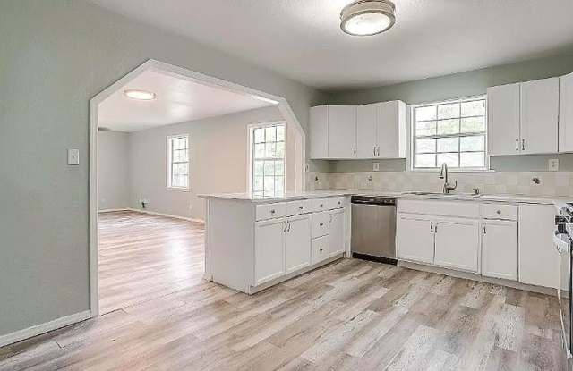 CHARMING 3/2 - Great Flooring - Historic Neighborhood