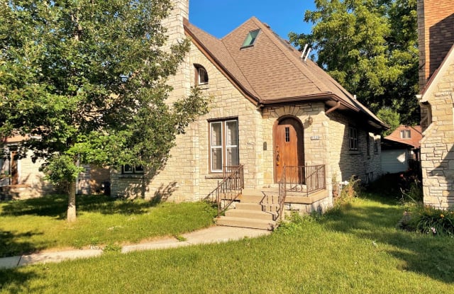 5528 W Auer Ave - 5528 West Auer Avenue, Milwaukee, WI 53216